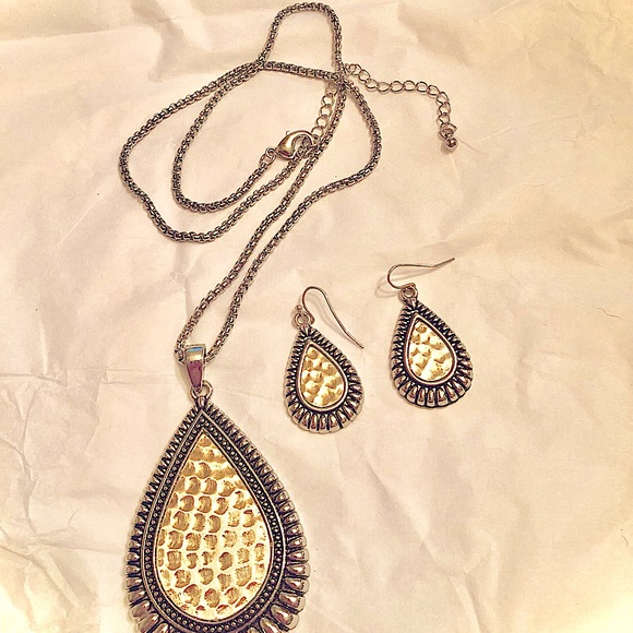 Beautiful Necklace and matching earrings π - Picture 1 of 2